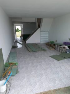 投資用ボレイモデルハウス入り口居間